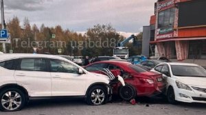 В массовом ДТП в Сургуте пострадал 19-летний пешеход
