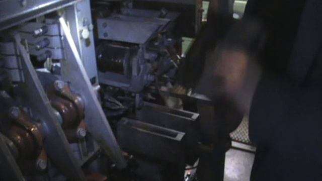 6. Расположение оборудования в шкафу 201 (Как заклинить контакторы 015_28 015_31) Электровоз Чс4т смотреть онлайн