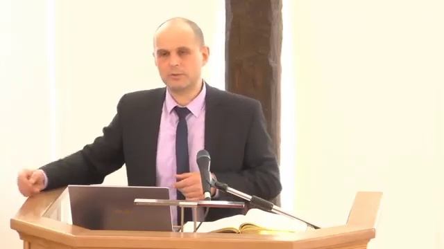 "Огромное небо одно на двоих" -- Андрей Довгель