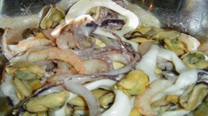 Морской коктейль в сливочном соусе