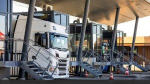 Президент США сообщил о введении с 1 октября тарифов на иностранные большегрузы