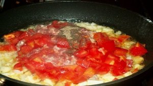 Кабачки с фаршем и помидорами