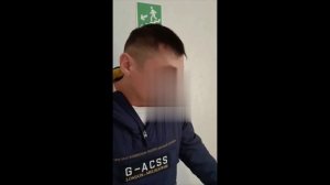 В Москве местный житель заметел негодяя который упрожнился в подъезде !!!