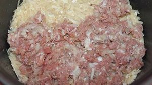 Картофельно-мясная запеканка в мультиварке