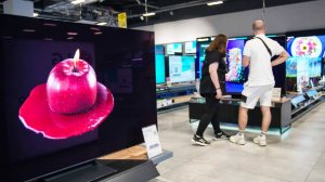 Глазомер подвел: приморские грузчики смяли в гармошку телевизор за 400 тыс. руб