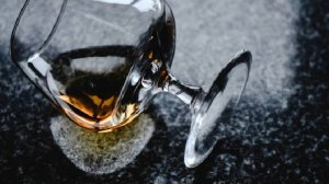 Mash: 7 человек скончались от отравления суррогатным алкоголем в Ленобласти