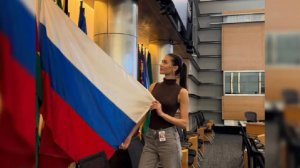 Жена Овечкина Анастасия опубликовала фото с флагом РФ в центре Вашингтона