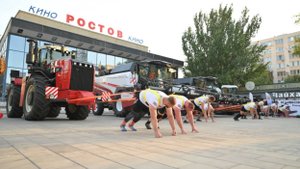 Рекорд России Ростсельмаш по одновременной буксировке четырех единиц новейшей сельхозтехники 2022