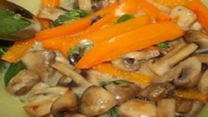 Куриный рулет с грибами и перцем