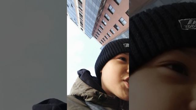 кладу ментон в колу