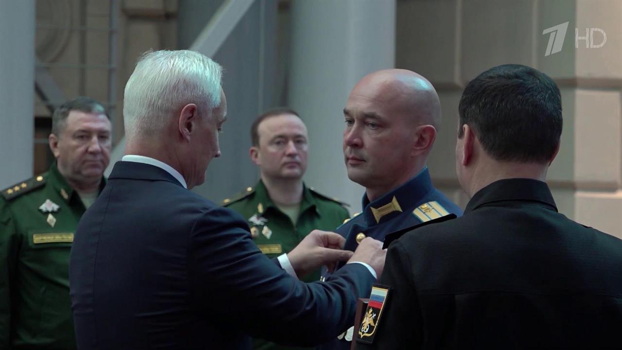 Министр обороны наградил российских военнослужащих, проявивших мужество в ходе СВО