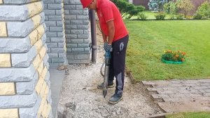 Демонтаж отмостки вокруг дома, коттеджа