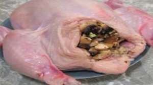 Курица, фаршированная грибами