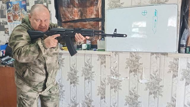 Автомат Калашникова заряжание и смена магазина