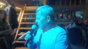 Встреча выпускников ШФ ОЛАГА 1975 г выпуска. Поёт Раймуев С.Ф.