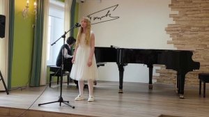 Вероника Кальченко. "Ветер перемен", музыка М. Дунаевского. Концертмейстер Надежда Максимова.mp4