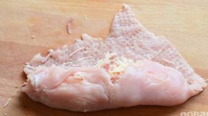Куриный рулет с ветчиной и сыром
