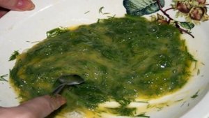 Курица, фаршированная яйцами