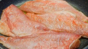 Морской окунь со сливками и чесноком