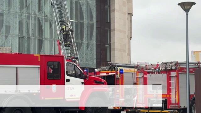 В Пензе произошло возгорание на крыше областной филармонии.