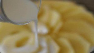 Картофельная запеканка с колбасой