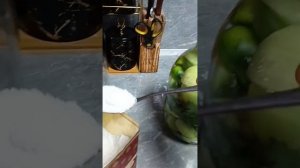 Засолка помидор зеленью на зиму