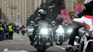 Рев моторов и рок: в Москве закрыли мотосезон масштабным пробегом и фестивалем