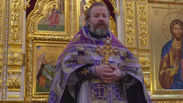 Воздви́жение Честно́го и Животворящего Креста Господня. Проповедь настоятеля храма протоиерея Павла смотреть онлайн
