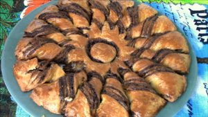 Пирог из завитушек с шоколадной пастой.