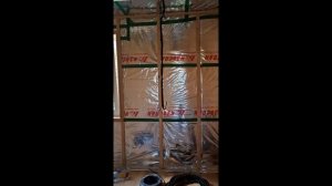 1000035591.mp4 (Собака наблюдает за устройством заземления в доме А-фрейм)