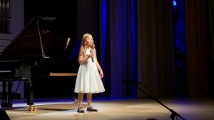 Мама, рано утром просыпаюсь я от глаз твоих