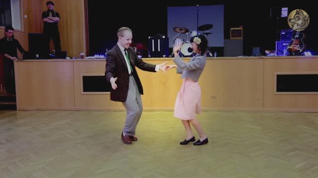 НЕ ДРАЗНИ МЕНЯ, МОЯ ДЕВЧОНКА - Виталий СИНИЦЫН (Сборная Союза) -  Нильс и Бьянка (буги-вуги) смотреть онлайн