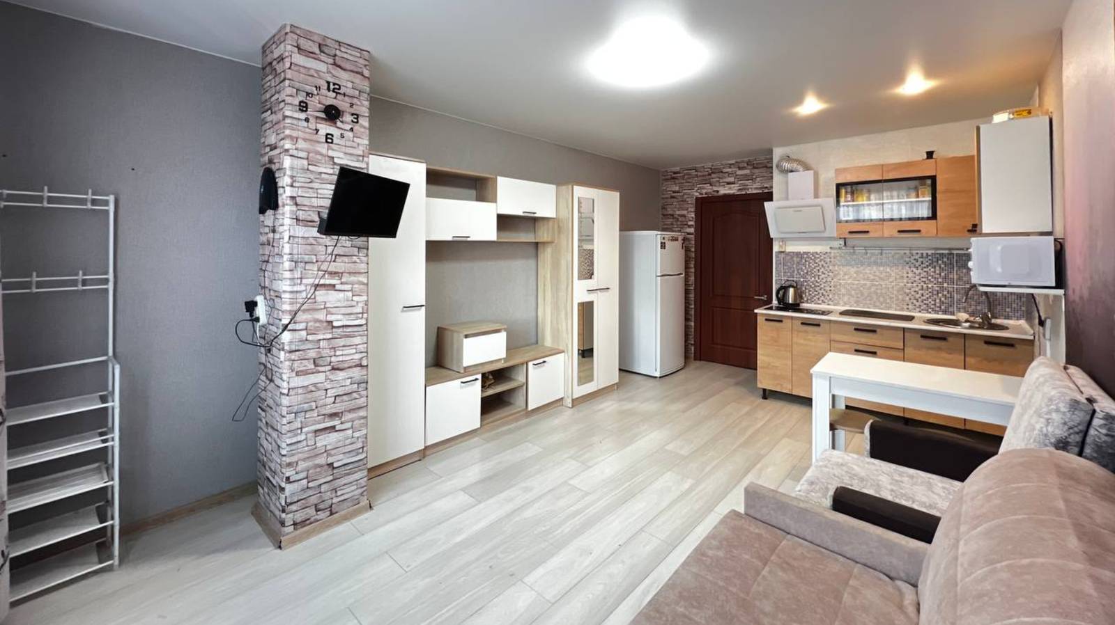 Предлагается в аренду просторная и светлая квартира-студия. смотреть онлайн