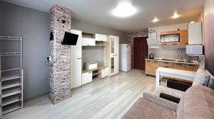 Предлагается в аренду просторная и светлая квартира-студия.