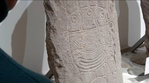 20250921_110230_001 Фрагмент экскурсии в Абаканском музее. Что зашифровано в наскальных рисунках