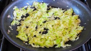 Котлеты из лосося с луком