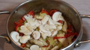 Куриный суп с лапшой в азиатском стиле