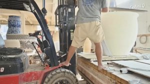 Удивительным образом они производят Миллионы Кирпичеи вручную