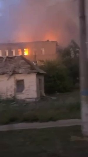 🔥🇺🇦Доброполье. Учебные корпуса, использовавшиеся как место временного размещения ВСУ.