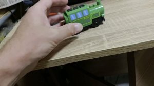 Детский паровозик на пульте. Отличная игрушка, очень прекрасный подарок для детей.