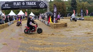 Закрытие мотосезона в Москве 2025, гонки на дырчиках Flat Track