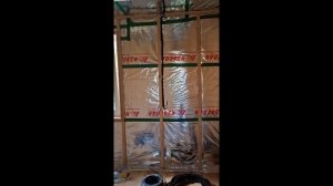 1000035593.mp4 (Собака наблюдает за устройством заземления в доме А-фрейм)