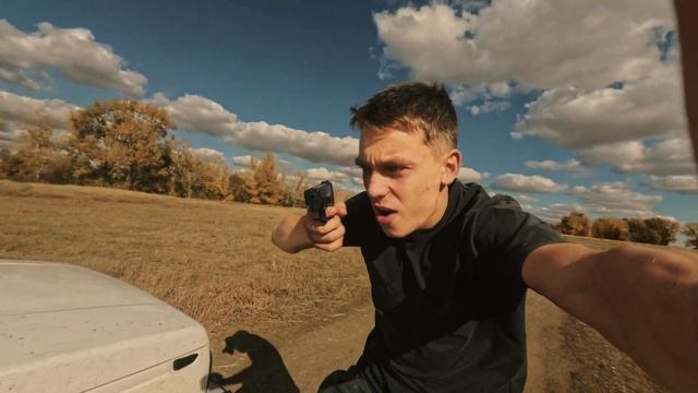 О НЕТ! У МЕНЯ ПИСТОЛЕТ В РУКАХ! (отберите!) смотреть онлайн