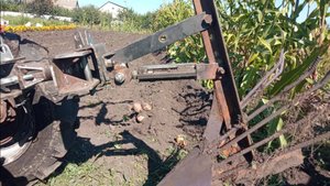 Усиление стойки веерной копалки мотоблока подручными материалами