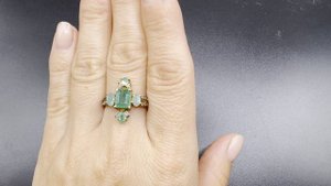 Серебряное авторское кольцо с изумрудами и бриллиантами Размер 17 Позолота ХХХ180