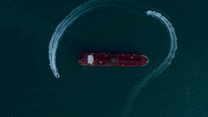 Индия попросила у США разрешить закупки нефти у Ирана и Венесуэлы