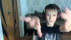 Играю в роблокс заходите поболтаем