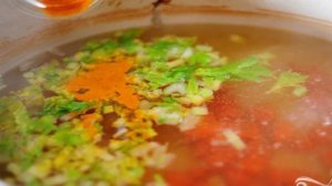 Куриный суп с лапшой и сельдереем