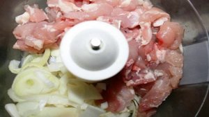 Куриный рулет с омлетом