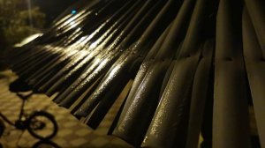 Роса ночью на металле